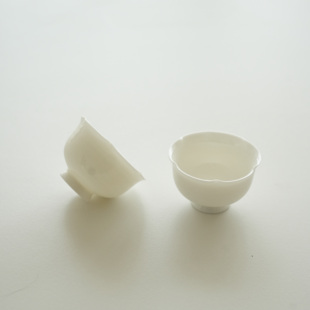 VAST无垠器皿 |白瓷品茗杯简约花瓣茶杯新中式手作陶瓷