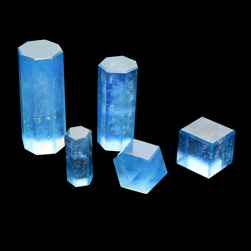 如鸿海蓝宝原石蓝色水晶