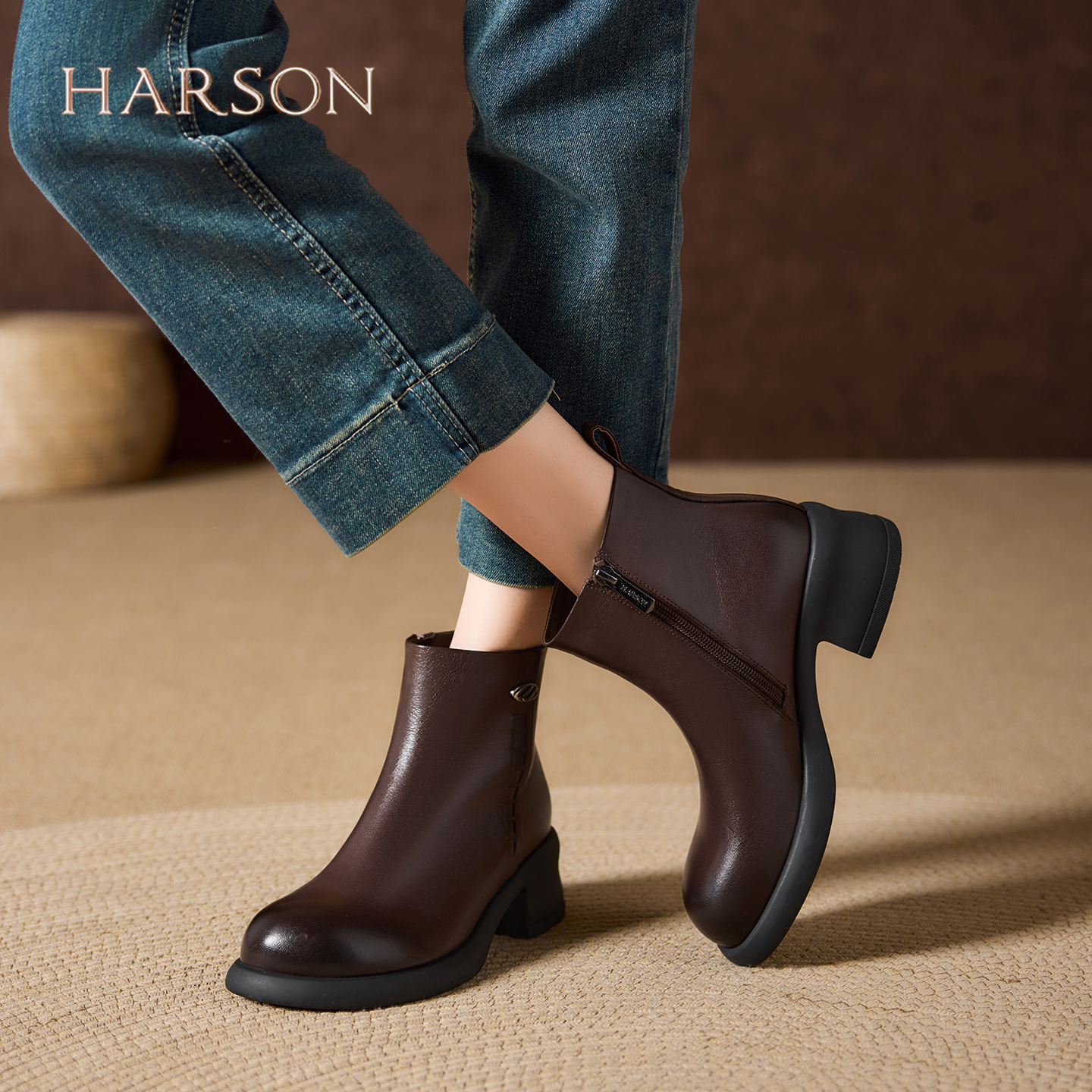 哈森复古真皮英伦风短靴