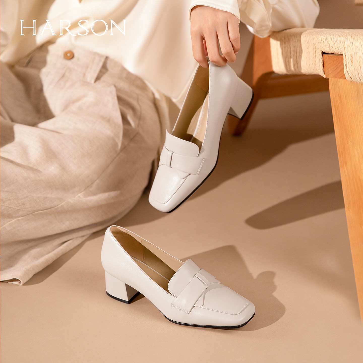 哈森简约休闲方头粗跟浅口单鞋羊皮乐福鞋女鞋2026新款HWS26