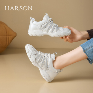 哈森不累脚德训鞋女款2026秋季新款超火厚底百搭舒适运动休闲鞋子