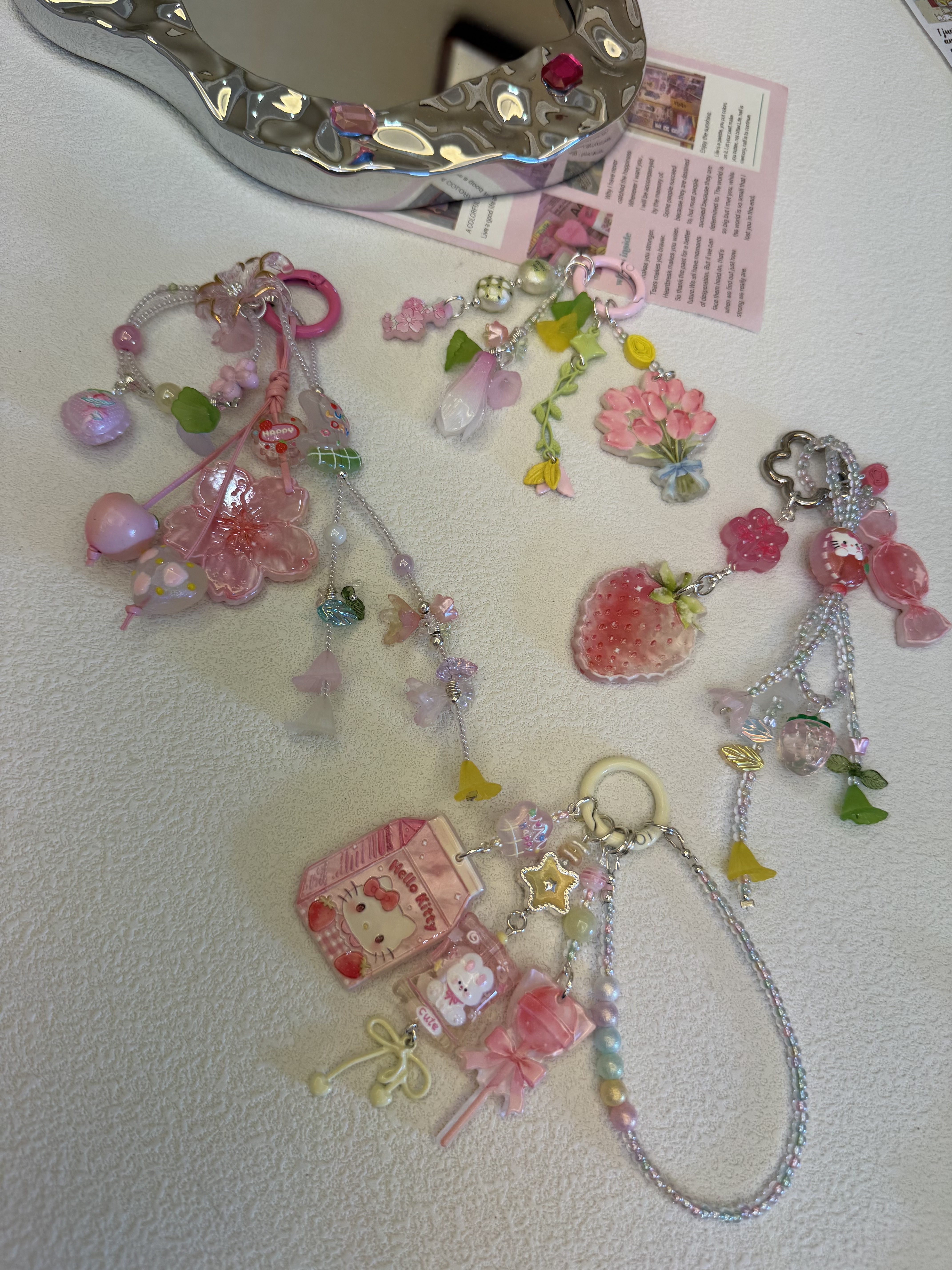 春日花束樱花kitty亚克力片片挂件diy手工串珠包挂手机链钥匙扣