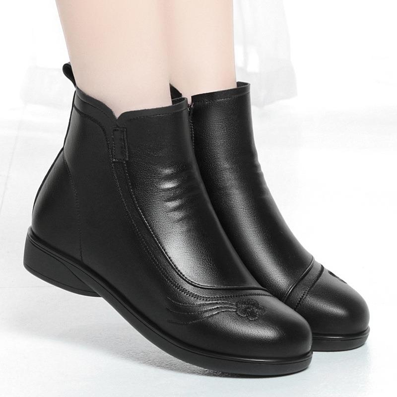 欧洲站妈妈鞋秋冬季新款平底靴子中老年棉鞋舒适防滑软底皮鞋加绒