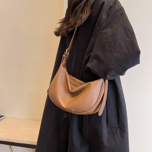 包包女斜挎包2026新款春夏款大容量小众设计高级感复古单肩饺子包