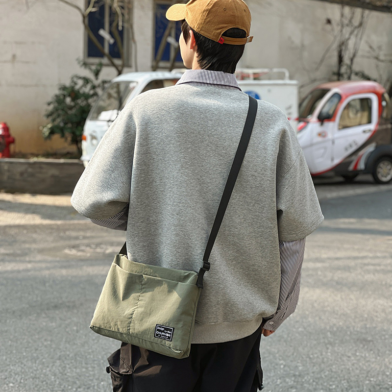 红鹮鸟纯色休闲大容量斜挎包