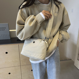 斜挎包包女轻便外出尼龙韩版时尚休闲通勤单肩包大容量学生小方包