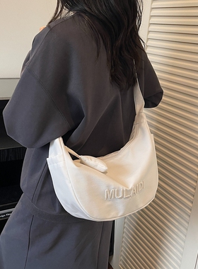 春季季大容量高级感通勤饺子包包女2026新款黑色牛津布斜挎帆布包