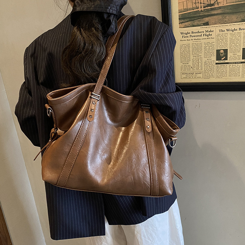 红鹮鸟2026秋大容量学院风单肩简约通勤复古托特包学生斜挎包