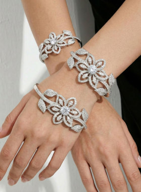 旭平中古大量感时尚清冷感气质闪烁花朵密镶重工合金手镯