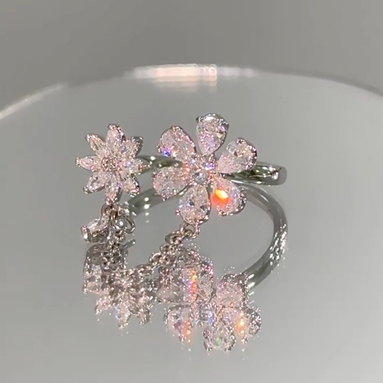 旭平甜美精致白色花朵戒指女轻奢小众高级设计感时尚流苏闪烁指环