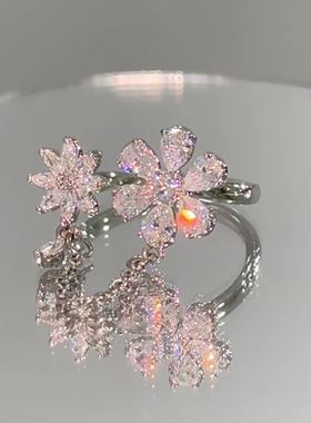 旭平甜美精致白色花朵戒指女轻奢小众高级设计感时尚流苏闪烁指环