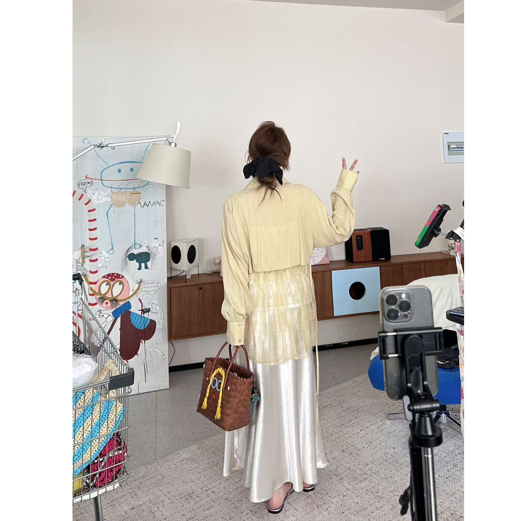 蕾蕾【心动浅春】后背露腰拼蕾丝宽松长袖翻领衬衫上衣小众