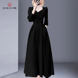 法式高端精致长袖连衣裙2026春季新款方领黑色赫本风长款收腰显瘦