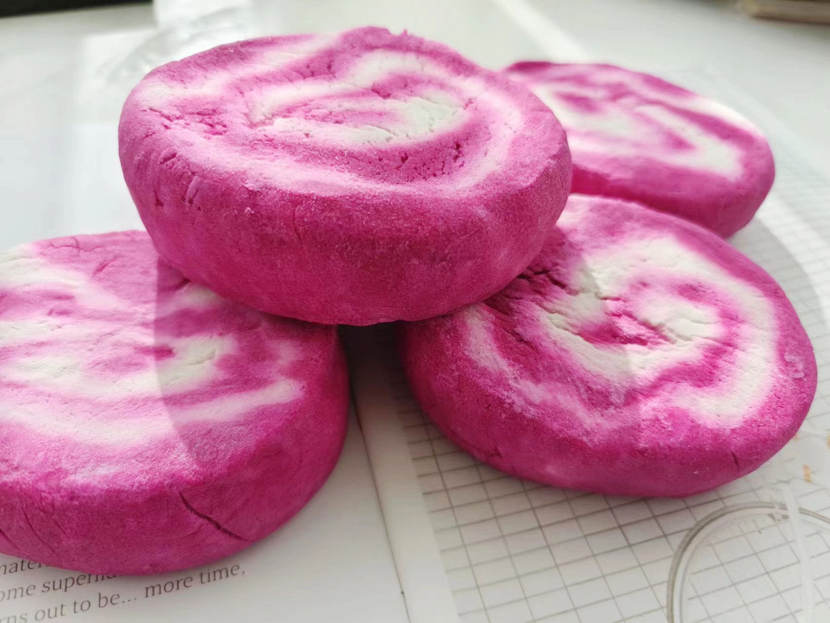 【裸发】英国采购lush天鹅绒浴芭 200g 超多泡泡!黑加仑果香整颗