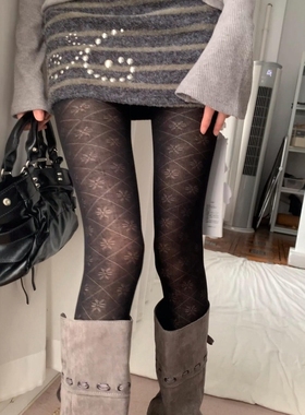 谁懂这种miu风啊？小花裤袜~本身就很高级....秋冬深色系打底袜！