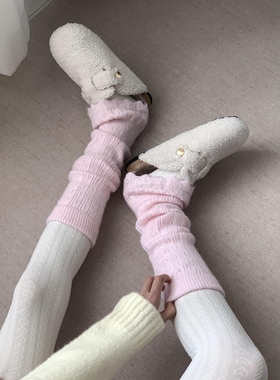 冬天一定要拥有的嫩粉色兔毛袜套~.秋冬氛围感~含少量兔毛~很保暖