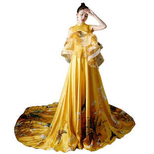 高档大拖尾礼服中式华丽模特走秀夸张造型礼服红毯主持宴会装大气