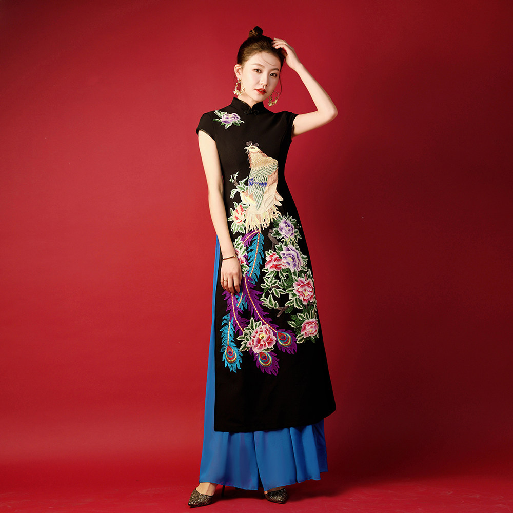 中式走秀旗袍国潮刺绣长款奥黛长裙晚礼服模特团体演出气质显瘦夏