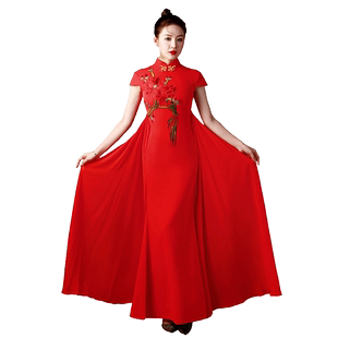 中国风式晚礼服刺绣长款红色修身鱼尾旗袍模特团体走秀舞台演出服