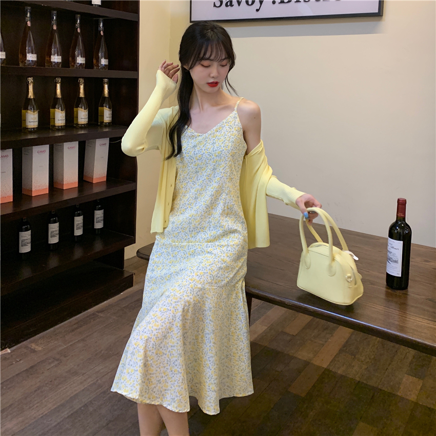 Real price new design feeling gentle temperament floral suspender fishtail skirt + sunscreen knitted cardigan