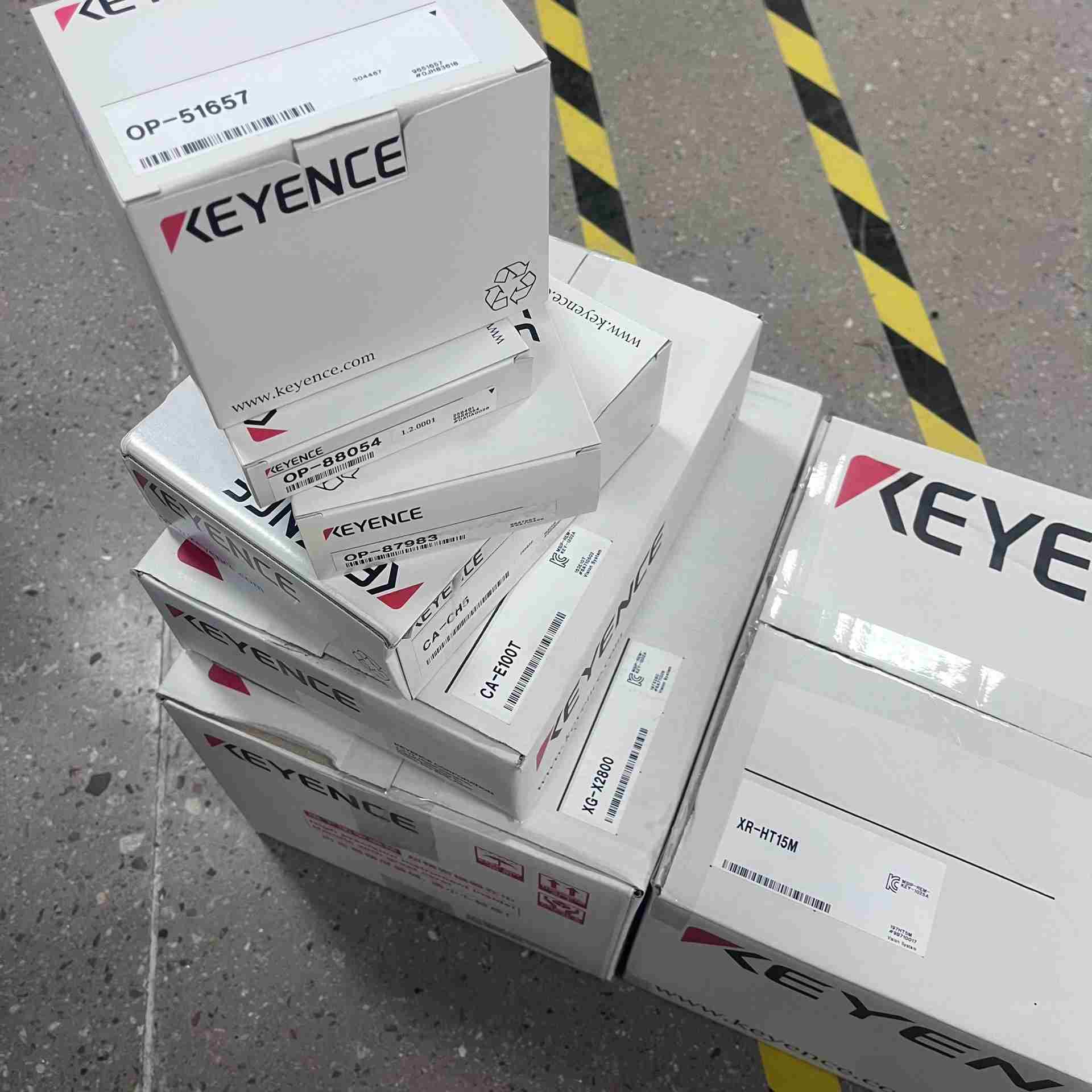 基恩士 XR-HT15M 3D高速测量视觉传感器XG-X28议价