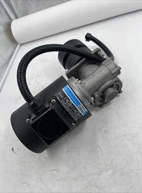 SOCO SYSTEM 0.14KW 460/266V 3 PHASE MOTOR WITH GEARBOX USED