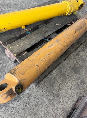 Kubota Hydraulikzylinder Auge-Auge=153cm Hub≈110cm Au?en?=1