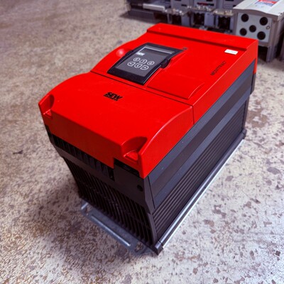 1x SEW Eurodrive MOVITRAC 31C110-503-4-00 Sach. Nr. 8263086