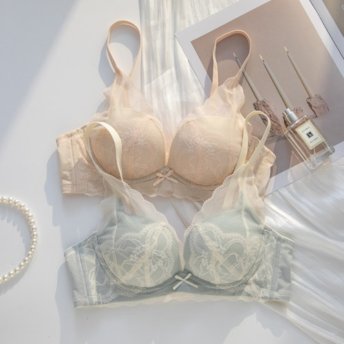 法式磨砂蕾丝高吊角小胸聚拢文胸