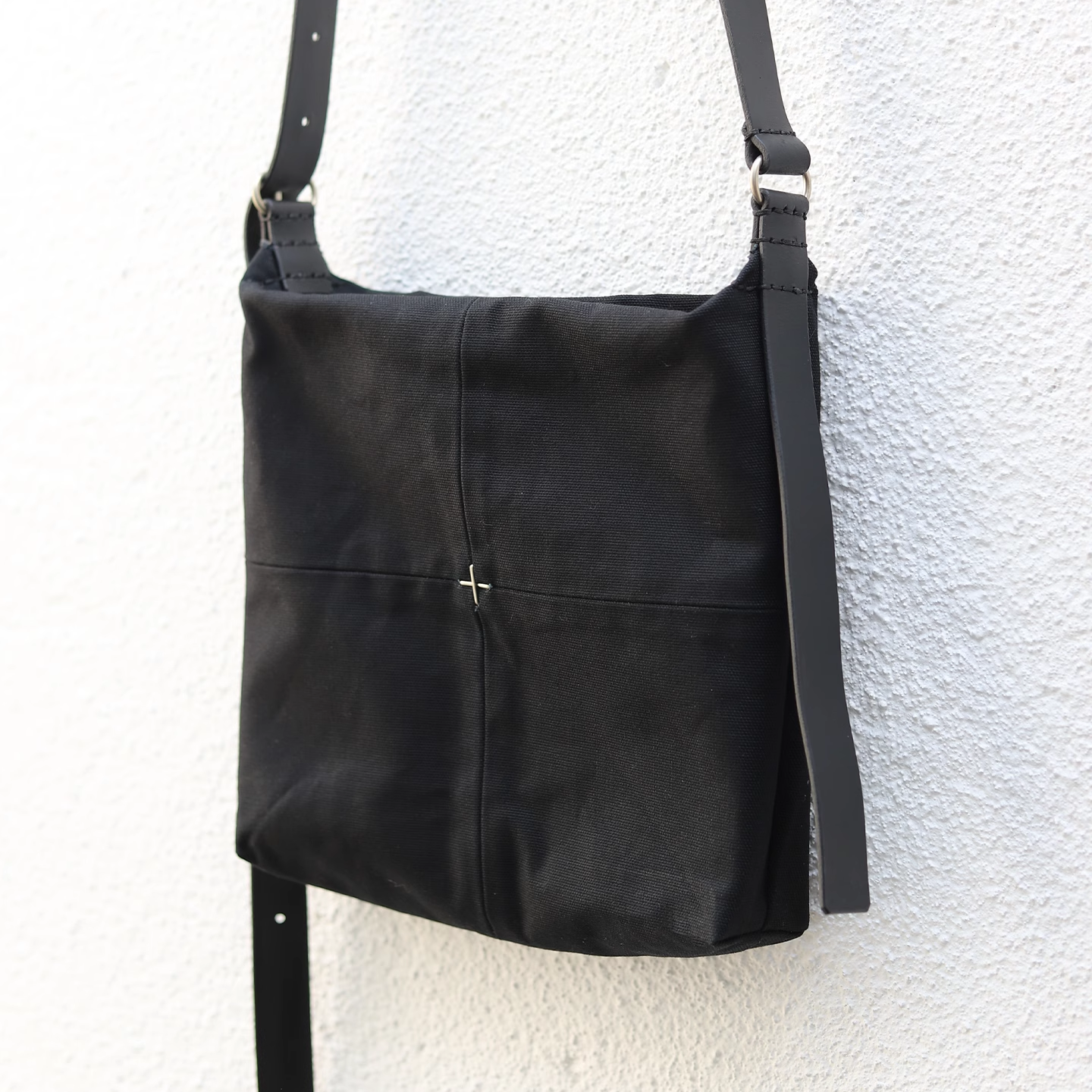 信号十字装饰植鞣帆布男士斜挎包