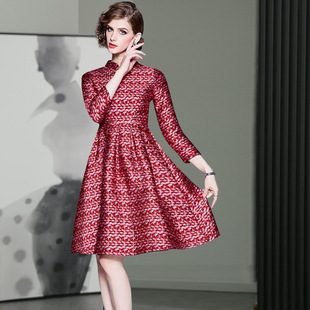 复古几何风红色连衣裙女七分袖立领高腰百褶裙名媛气质裙