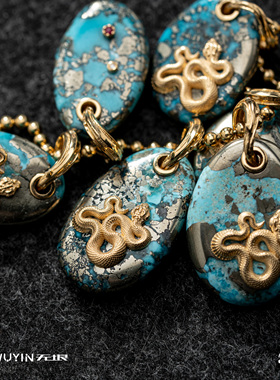 无垠银斑松石蛇牌吊坠18K金