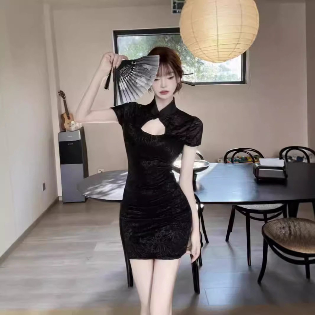 新中式年轻款改良旗袍女复古衣服时尚气质蕾丝短款修身盘扣连衣裙