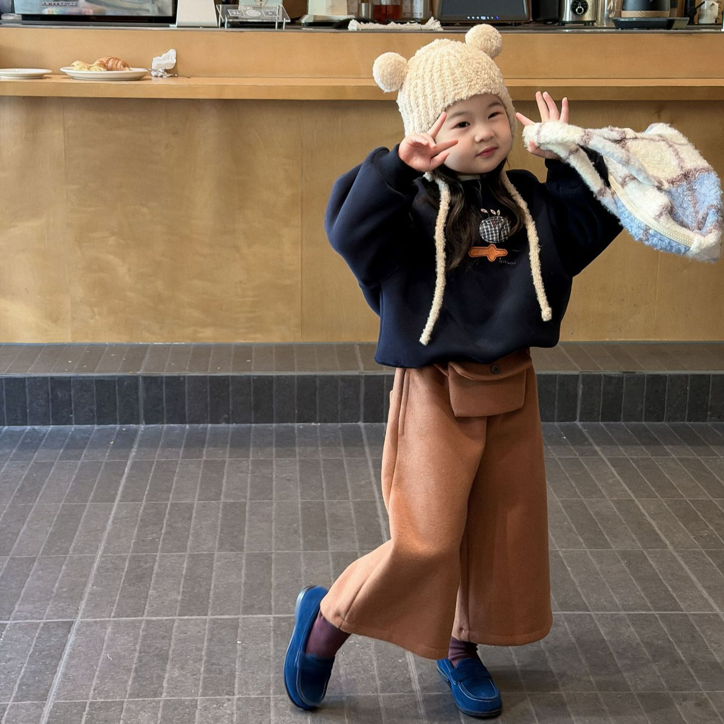 2025冬季新款童装 韩版童装 女童卡通加绒卫衣 幼儿园圆领卫衣