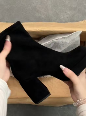 羊皮版~复古绒面弹力瘦瘦靴2025年新款后拉链气质粗跟高跟短靴女