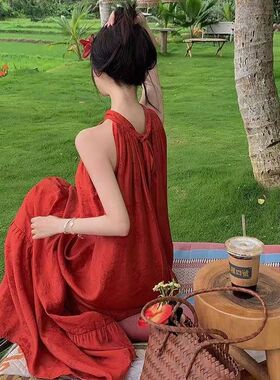 红色挂脖连衣裙大码胖mm度假风设计感后背系带宽松氛围感别致长裙