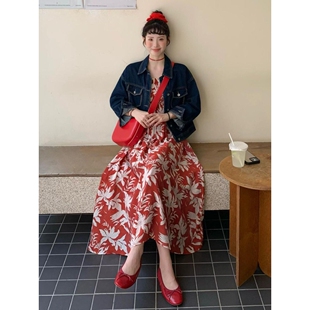 早春漂亮红色碎花吊带连衣裙子女夏季2026新款巨好看绝美法式长裙