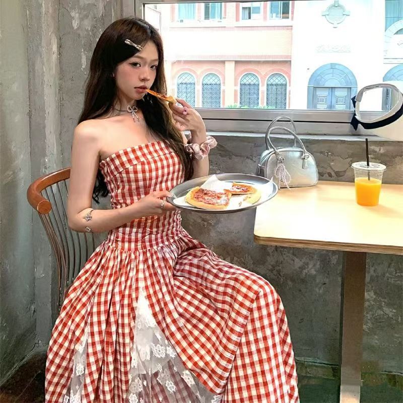 法式度假格子蕾丝拼接抹胸连衣裙夏季气质收腰新款显瘦复古长裙