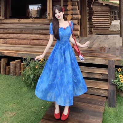 海边度假蓝色碎花吊带连衣裙女轻奢高级感多巴胺巨好看的裙子