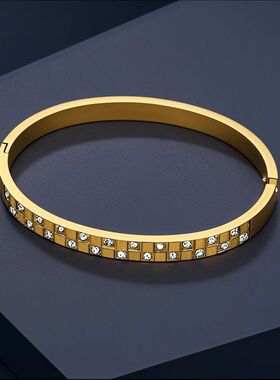 个性欧美双排锆石镶几何小方格钛钢棋盘格女士简约时尚手镯潮流款