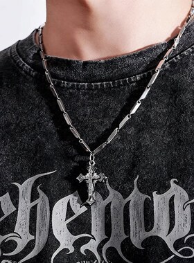 十字架项链男潮菱形瓜子链镶钻吊坠钛钢嘻哈欧美百搭配饰个性饰品