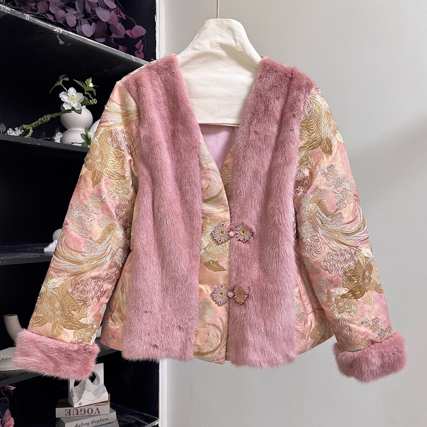 小雪家【凤凰云肩】新中式V领加厚重工刺绣水貂毛90鹅绒羽绒服