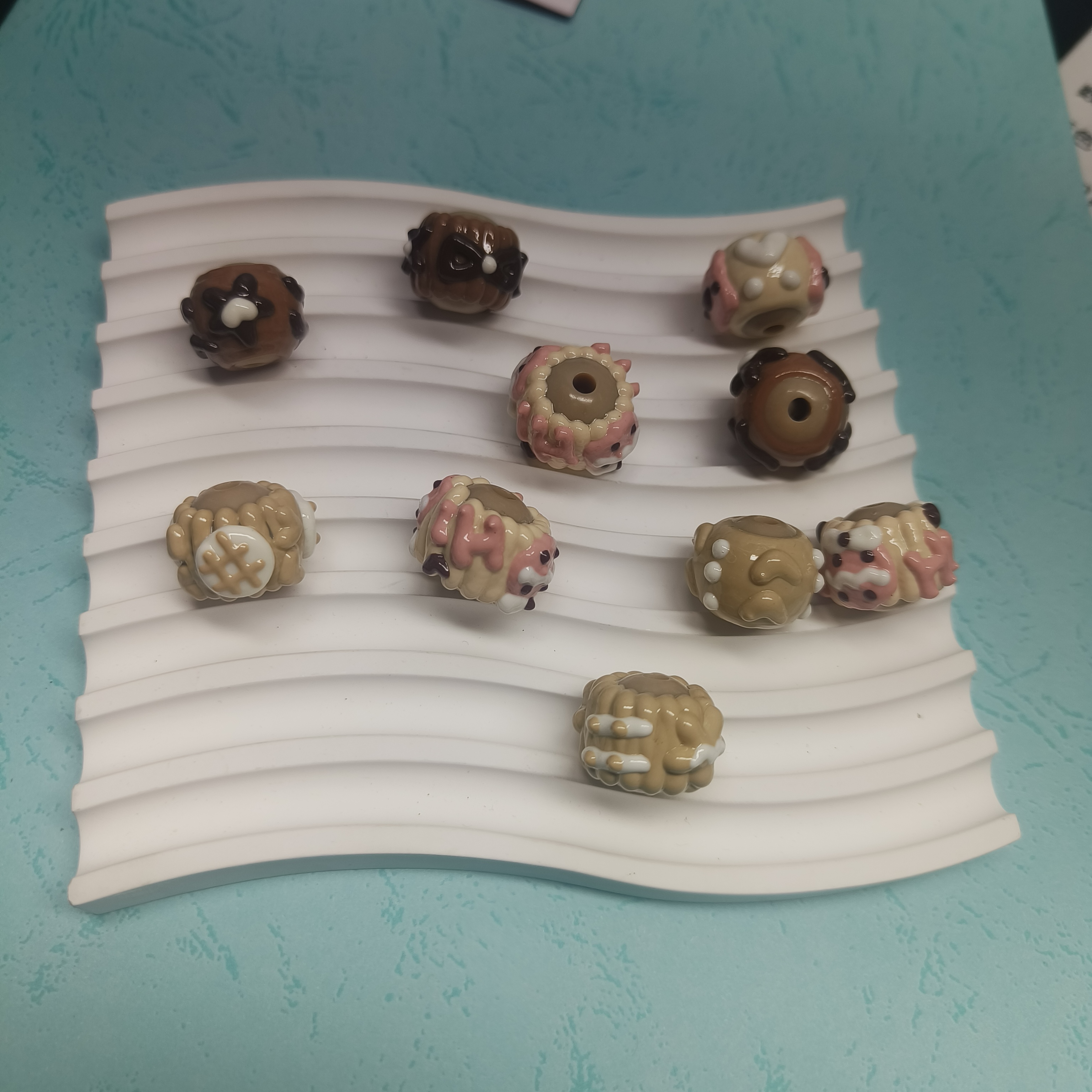 （9.9元包邮）14-018厚油手绘咖色10颗