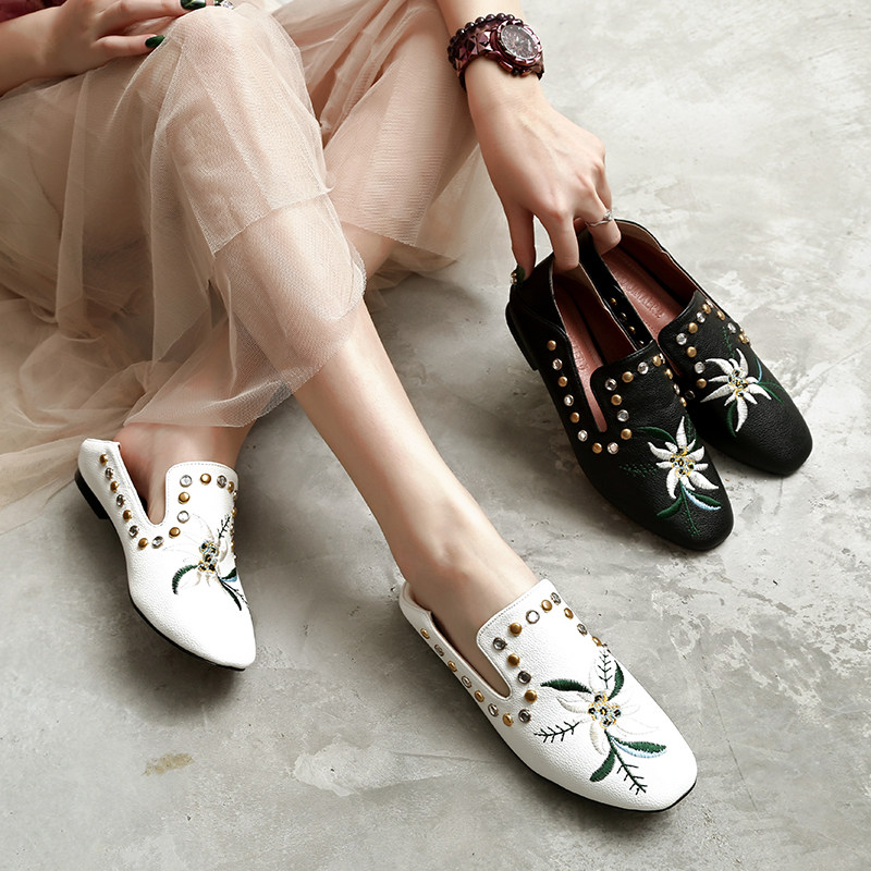 樂福鞋女2019新款壹腳蹬鉚釘水鑽單鞋刺繡平底英倫風小皮鞋豆豆鞋在類目 女鞋, 低幫鞋中 - 來自Buy2taobao.com提供專業的淘寶代購服務
