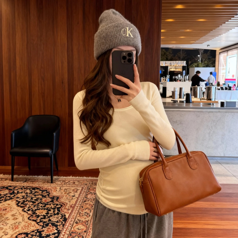 孕妇装2025秋冬新款时尚u领修身打底上衣小个子加厚不透针织打底