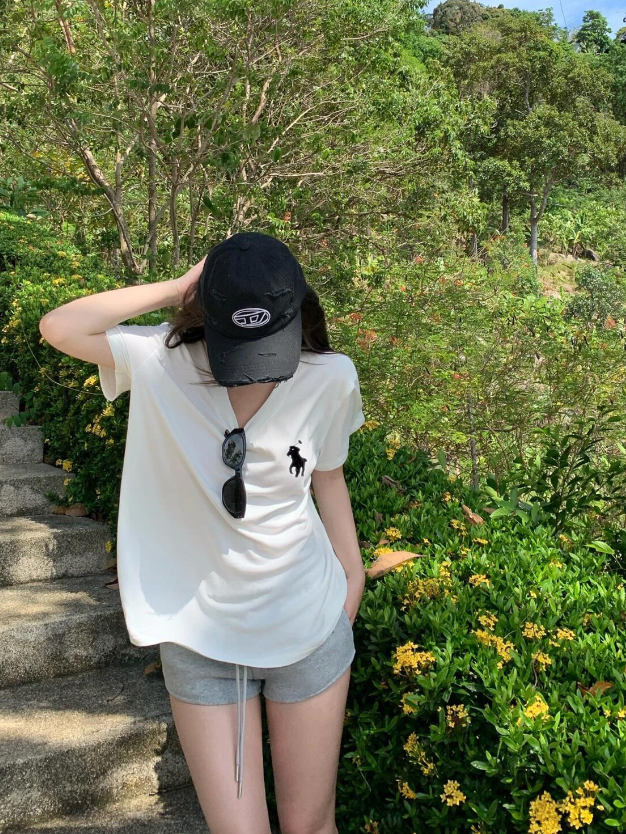 小个子孕妇套装v领簿款上衣短袖T恤衫宽松运动休闲裤外穿三分裤