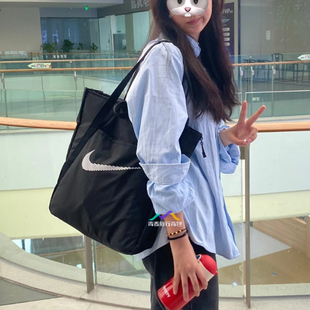010 NIKE斜挎包托特包女子大容量运动耐克拎包手提包单肩包DR7217