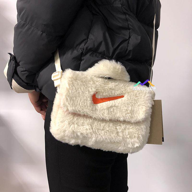 正品耐克Nike时尚魔术贴开合人造皮草毛绒手提单肩斜挎包女包女士