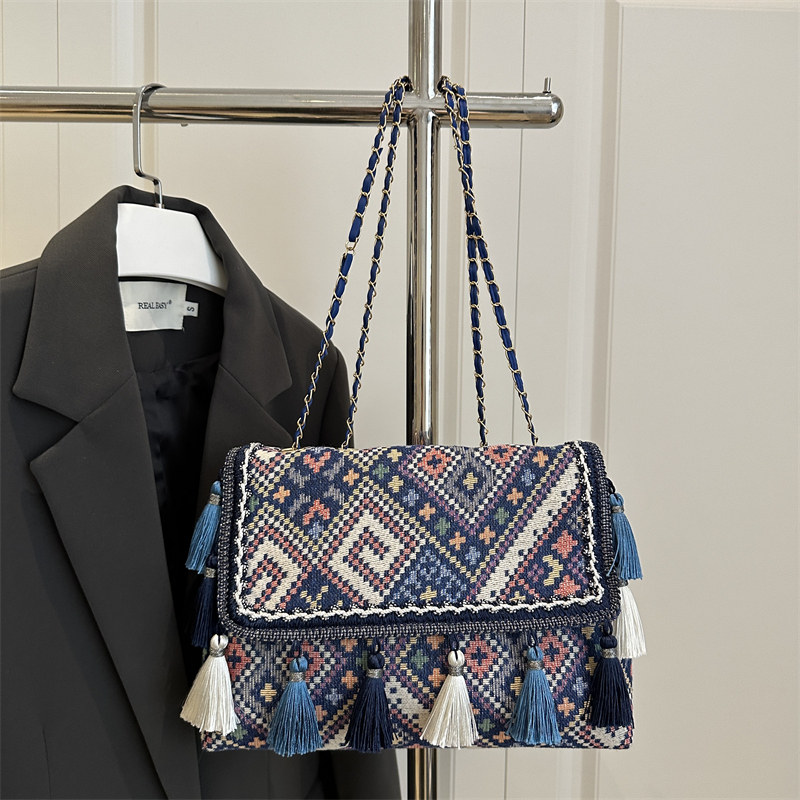 小包包女2025新款韩版流苏百搭单肩包编织链条斜跨包民族风小方包