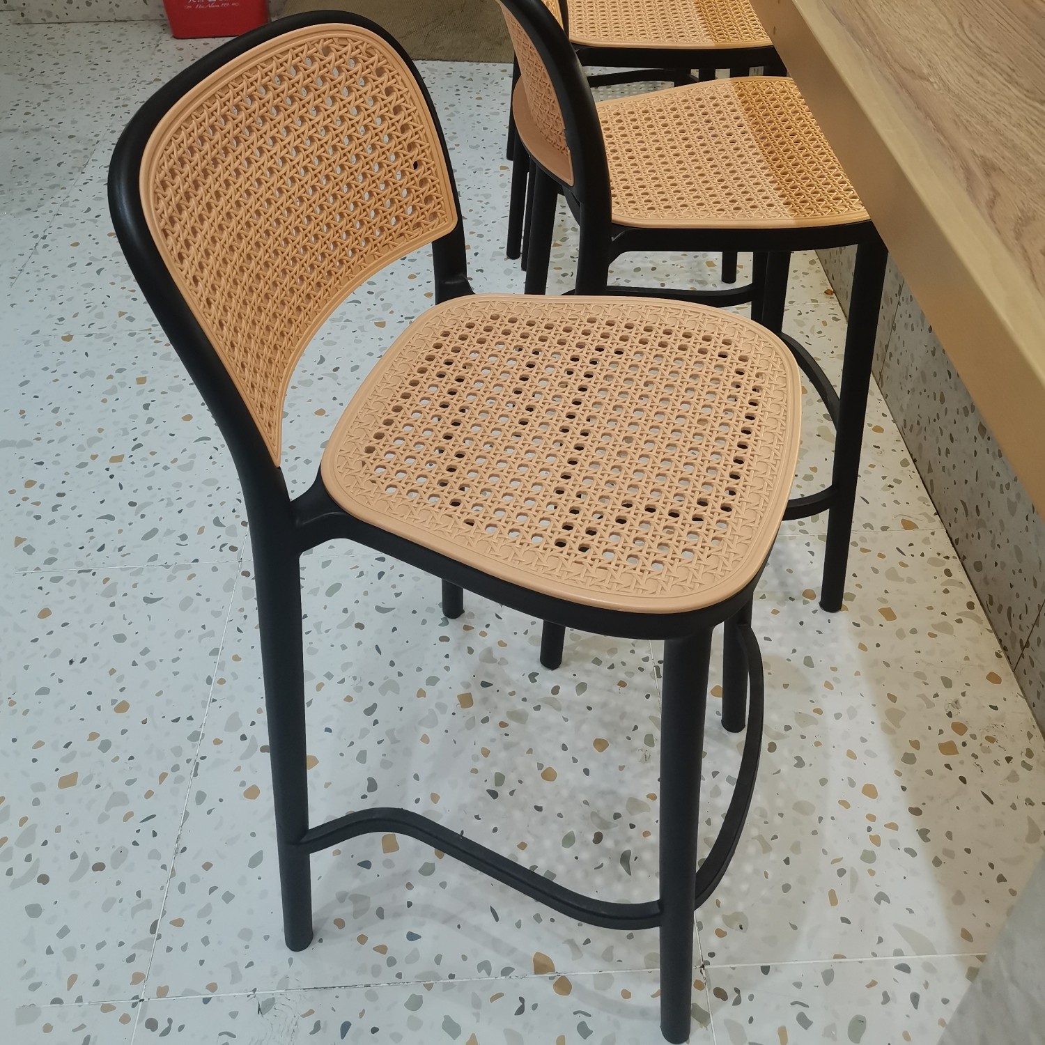 北欧家用吧台椅简约现代高脚椅塑料酒吧椅户外创意休闲凳子高脚凳